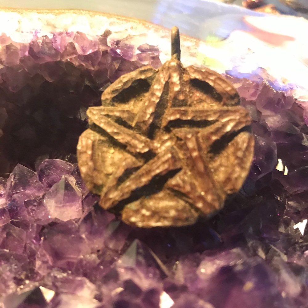 New-Hand Carved Wooden Pentagram Pendant